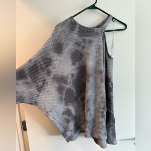 Cut out shoulder bat wing detailed long sleeve